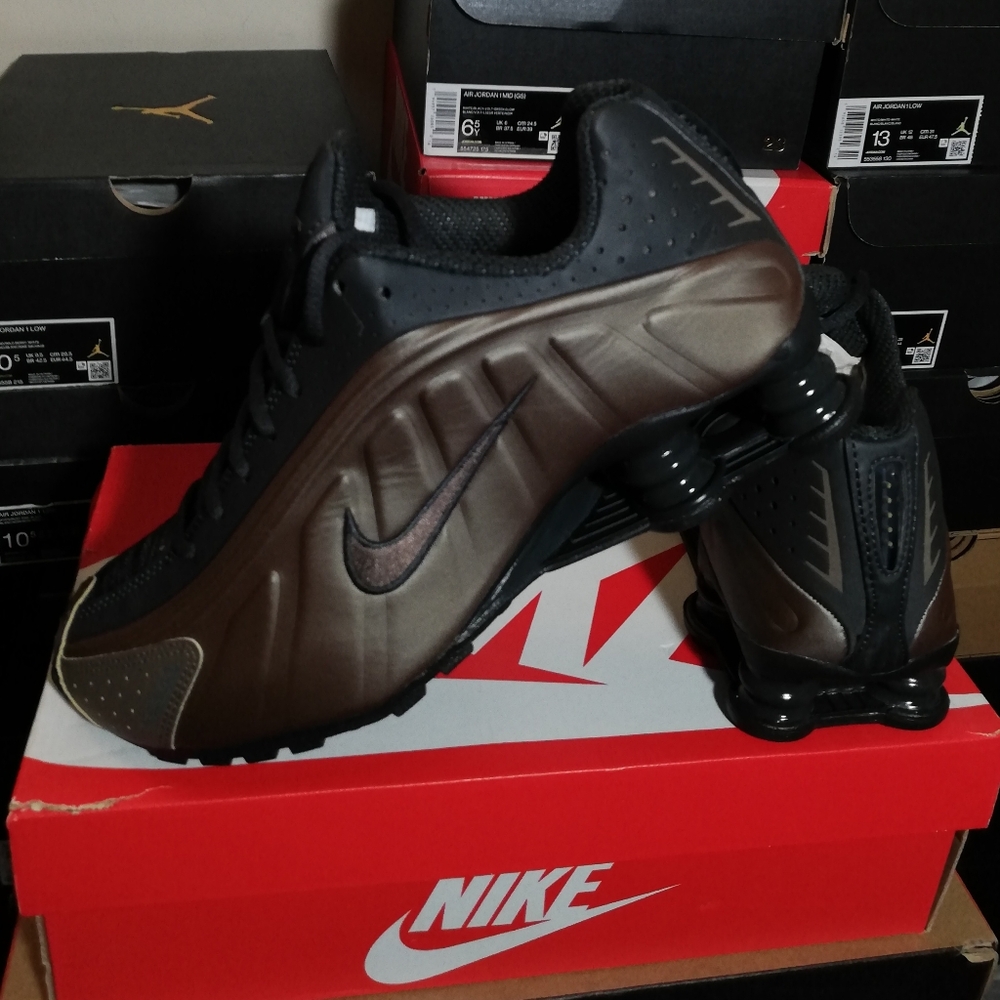 Nike Shox R4 Off Noir Ironstone WOMEN US SIZE 9 BRAND NEW IN BOX